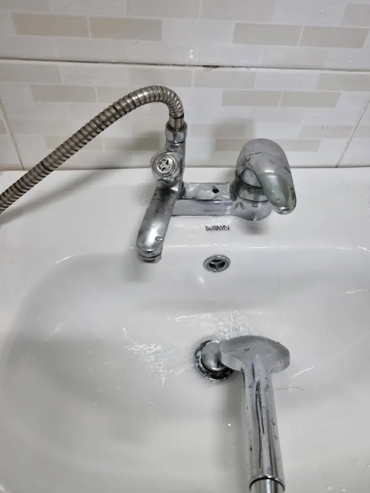 샤워겸용 수전 교체, 전문가와 함께 안전하게 해결하세요! - 막힘해결119